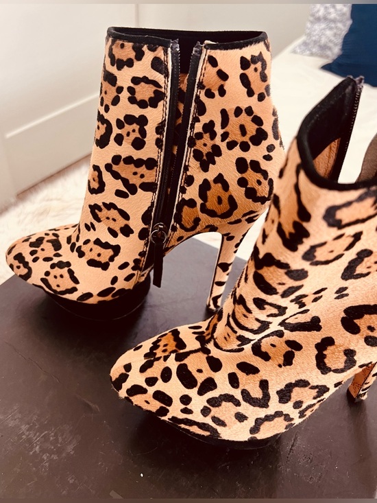 L.A.M.B. Leopard Calf Hair Ankle Boots w/ Box & Dust Bags Stiletto Heel Size 7.5 - Picture 4 of 13